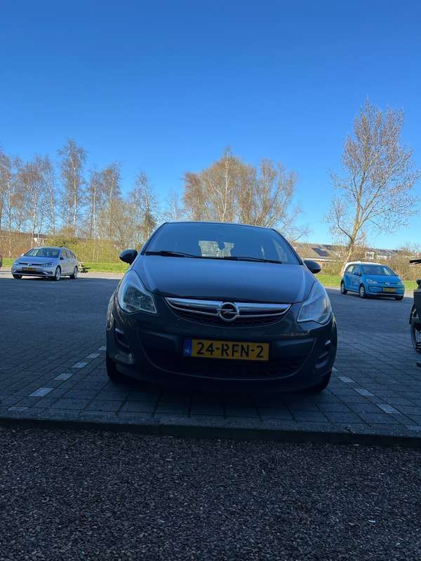 Grijs Gebruikt 2011 Opel Corsa | € 4.250 (Eerlijke prijs) - Afbeelding 1/4