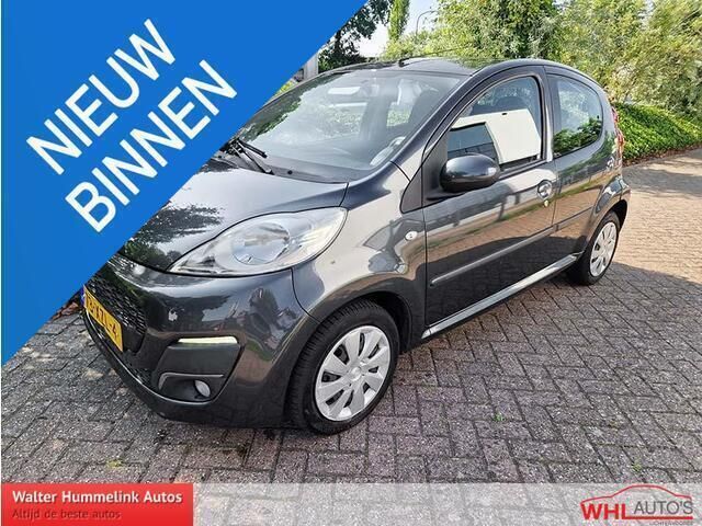 Grijs Gebruikt 2012 Peugeot 107 Active Hatchback | € 4.950 (Eerlijke prijs) - Afbeelding 1/4