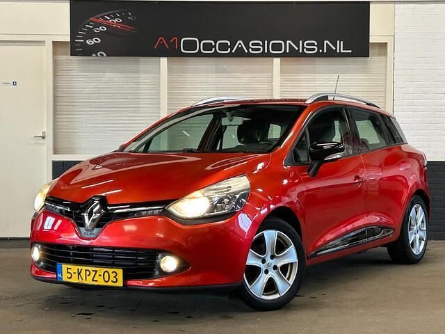 Occasion Renault Clio GrandTour Expression 90 PK (66 kW) 2013 Rood Stationwagen