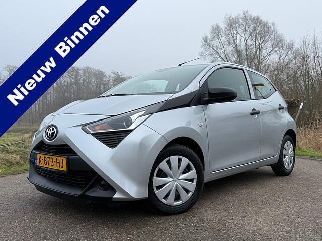 Grijs (metallic) Occasion 2021 Toyota Aygo Hatchback | € 10.988 (Eerlijke prijs) - Afbeelding 1/4