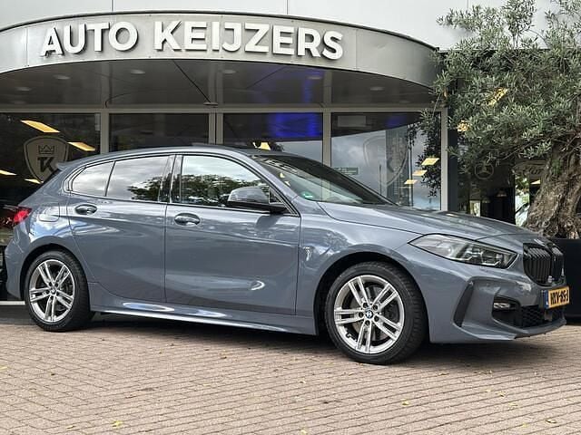 Grijs Gebruikt 2020 BMW 120 Executive Hatchback | € 29.900 (Goede deal) - Afbeelding 1/4