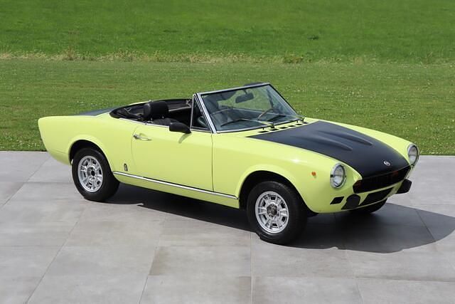 Geel Gebruikt 1975 Fiat 124 Spider Sport Cabriolet | € 19.950 - Afbeelding 1/4