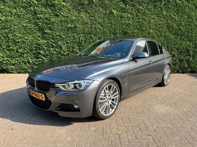 Grijs Gebruikt 2016 BMW 330 Executive Sedan | € 17.450 (Goede deal) - Afbeelding 1/4