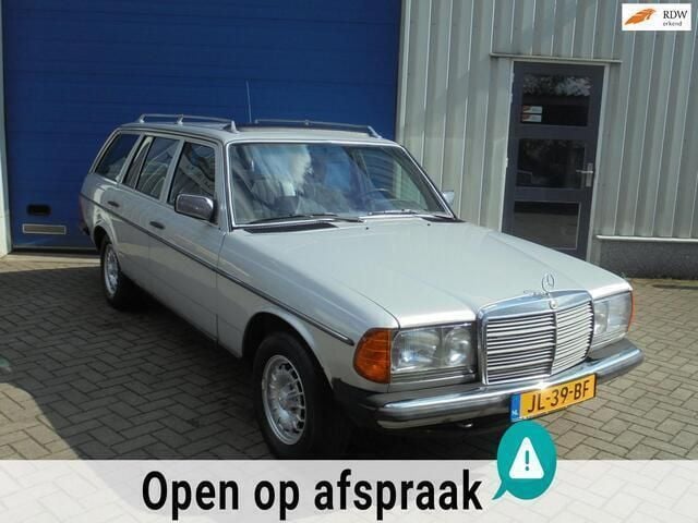 Grijs Gebruikt 1982 Mercedes E230 Stationwagen | € 8.990 - Afbeelding 1/4