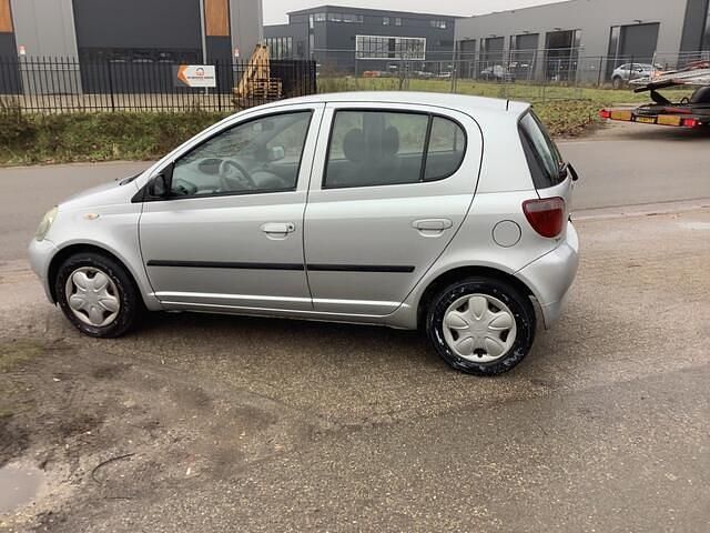 Occasion Toyota Yaris Sol 86 PK (63 kW) 2002 Grijs Hatchback