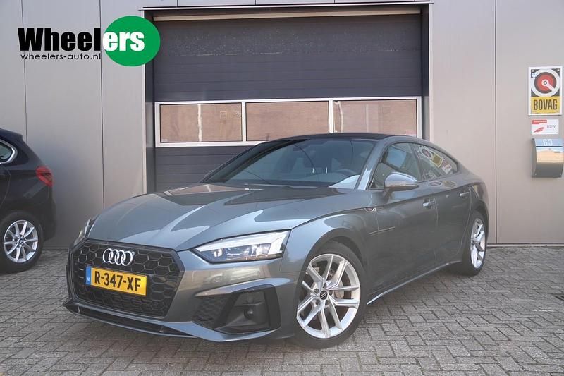 Grijs Gebruikt 2022 Audi A5 Sportback S-Line Hatchback | € 36.995 (Eerlijke prijs) - Afbeelding 1/4