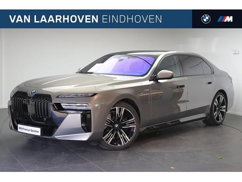 Grijs Gebruikt 2023 BMW 750e Executive Sedan | € 99.950 (Goede deal) - Afbeelding 1/4