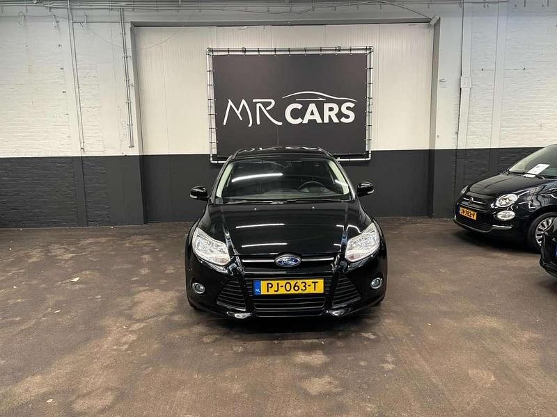Zwart Gebruikt 2013 Ford Focus Trend Stationwagen | € 2.450 (Goede deal) - Afbeelding 1/4