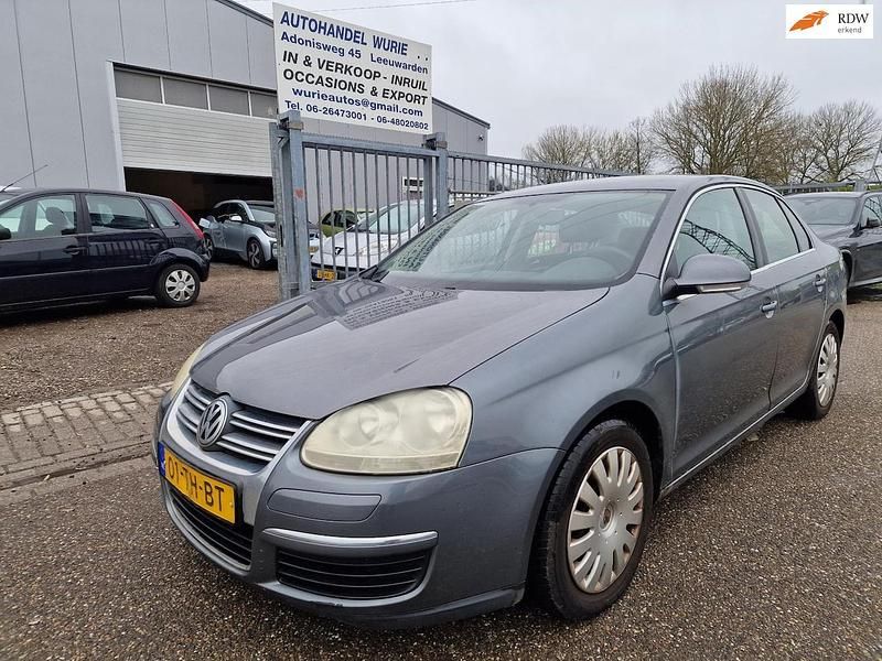 Grijs Gebruikt 2006 VW Jetta Comfortline Sedan | € 1.245 - Afbeelding 1/4