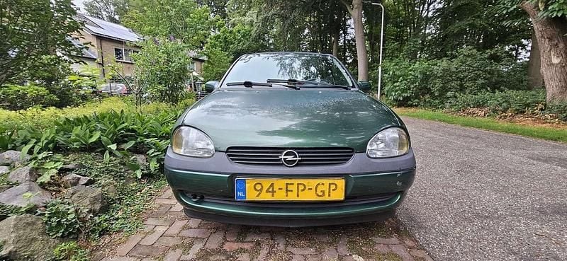 Groen Gebruikt 2000 Opel Corsa Hatchback | € 800 (Eerlijke prijs) - Afbeelding 1/4