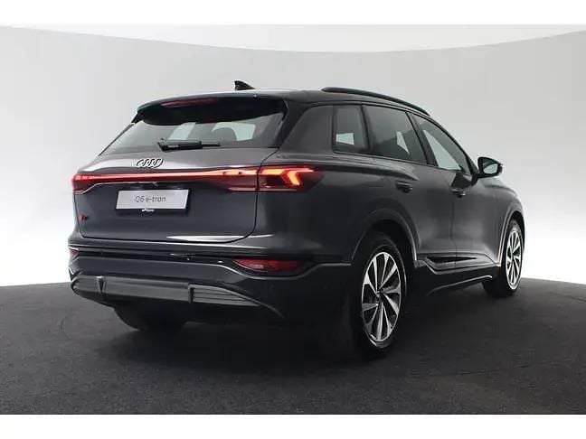 Grijs Nieuw 2025 Audi Q6 e-tron Advanced SUV | € 78.900 (Duur) - Afbeelding 1/3