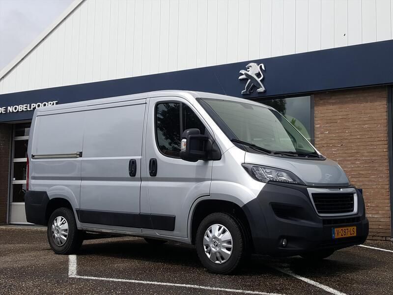 Grijs Gebruikt 2018 Peugeot Boxer Premium Van | € 12.880 (Eerlijke prijs) - Afbeelding 1/4