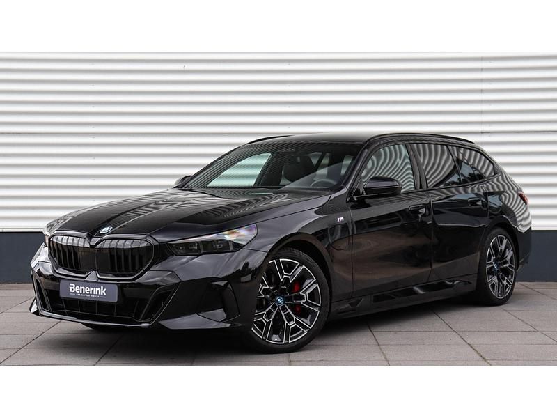 Zwart Occasion 2025 BMW 530 Stationwagen | € 79.950 - Afbeelding 1/4