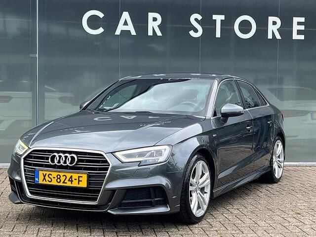 Grijs Gebruikt 2019 Audi A3 S-Line Sedan | € 19.945 (Eerlijke prijs) - Afbeelding 1/4