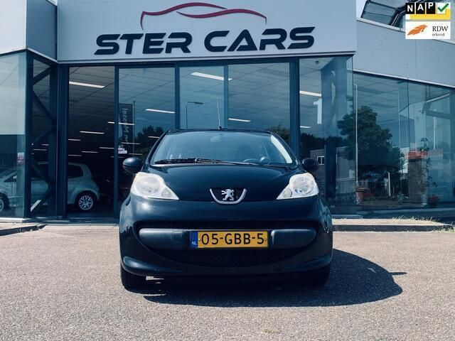 Zwart Gebruikt 2008 Peugeot 107 Hatchback | € 2.000 (Eerlijke prijs) - Afbeelding 1/4