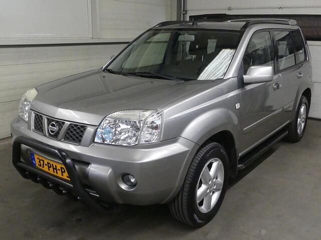 Grijs Gebruikt 2004 Nissan X-Trail SUV | € 3.945 (Eerlijke prijs) - Afbeelding 1/4