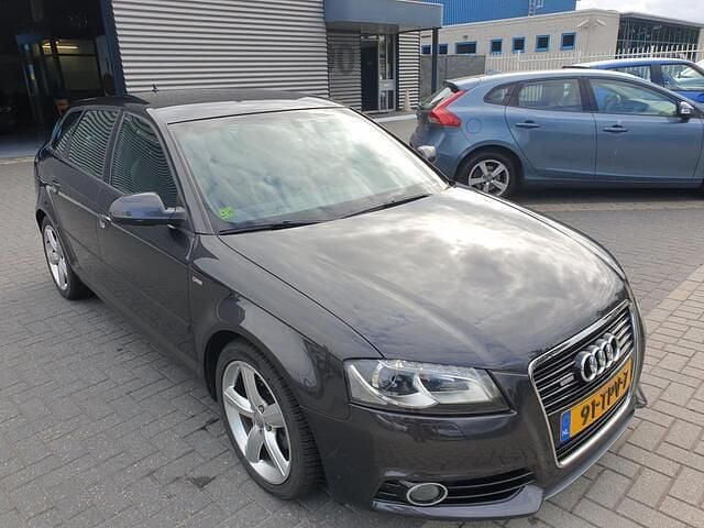 Grijs Gebruikt 2012 Audi A3 Sportback Ambition Hatchback | € 5.999 (Goede deal) - Afbeelding 1/4