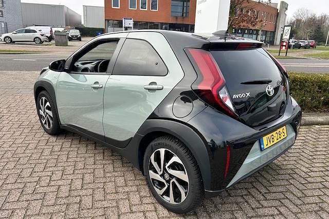 Occasion Toyota Aygo X Envy 74 PK (54 kW) 2025 Groen SUV