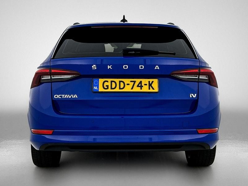 Occasion Skoda Octavia Business Line 204 PK (150 kW) 2022 Blauw Stationwagen