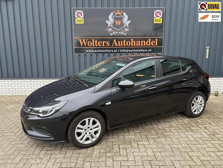 Zwart Gebruikt 2016 Opel Astra Hatchback | € 8.950 (Goede deal) - Afbeelding 1/4