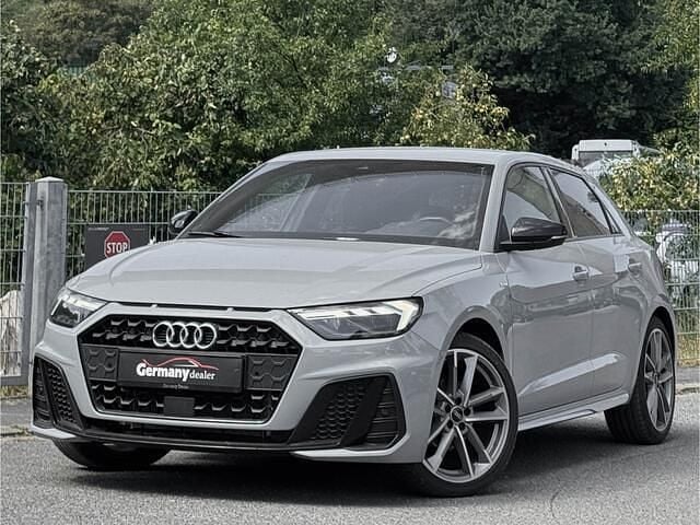 Grijs Gebruikt 2022 Audi A1 Sportback Ambiente Hatchback | € 29.949 (Eerlijke prijs) - Afbeelding 1/4