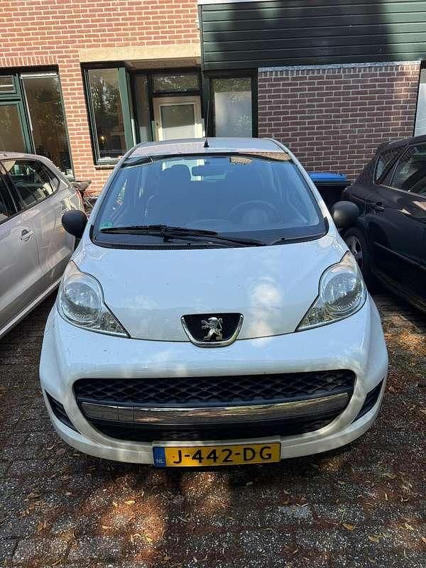 Wit Gebruikt 2010 Peugeot 107 Hatchback | € 1.750 (Goede deal) - Afbeelding 1/4