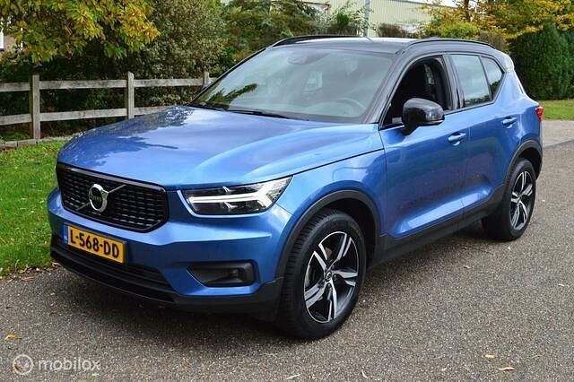 Blauw Gebruikt 2021 Volvo XC40 R-Design SUV | € 15.995 - Afbeelding 1/4