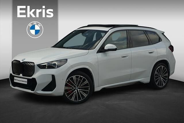Wit Gebruikt 2025 BMW iX1 M Sport SUV | € 62.139 - Afbeelding 1/4