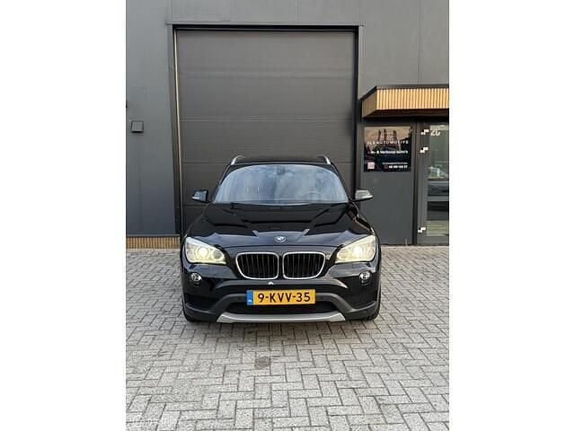 Zwart Gebruikt 2013 BMW X1 Executive SUV | € 14.490 (Eerlijke prijs) - Afbeelding 1/4