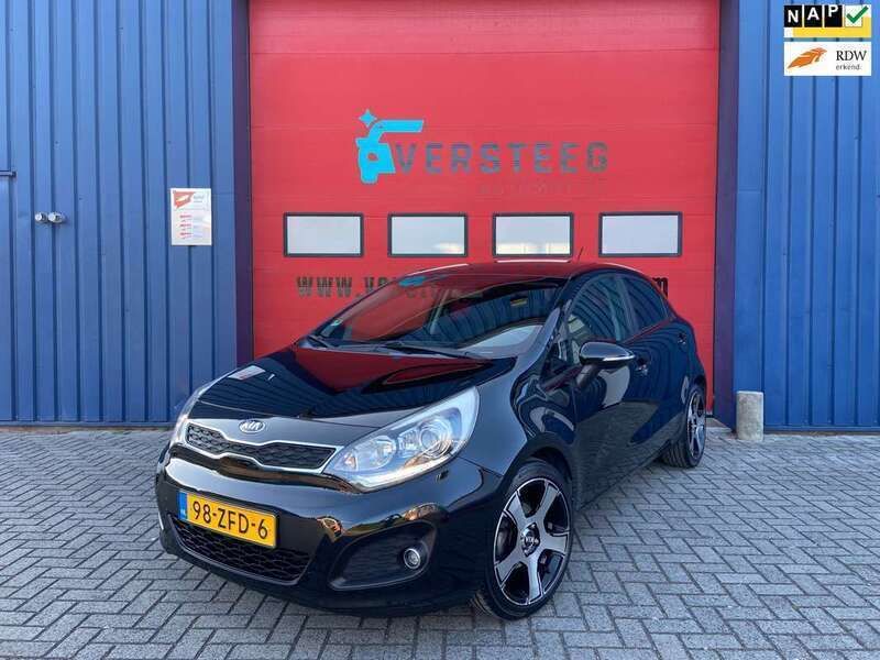 Zwart Gebruikt 2013 Kia Rio Hatchback | € 6.950 (Eerlijke prijs) - Afbeelding 1/4