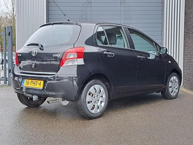 Occasion Toyota Yaris Comfort 99 PK (72 kW) 2011 Zwart Hatchback