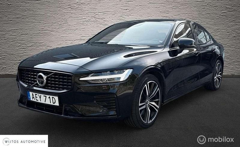 Zwart Gebruikt 2023 Volvo S60 R-Design Sedan | € 41.950 (Duur) - Afbeelding 1/4