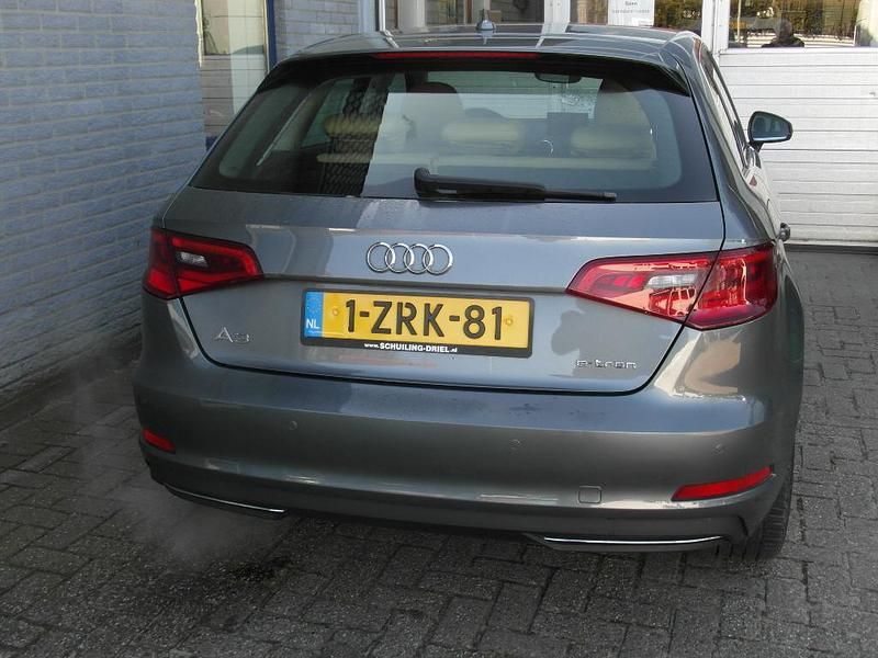 Occasion Audi A3 Sportback e-tron Attraction 2015 Grijs Hatchback
