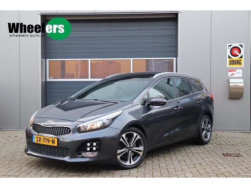 Zwart Occasion 2018 Kia Ceed GT-Line Hatchback | € 14.995 (Duur) - Afbeelding 1/4