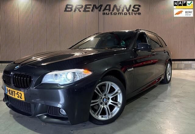 Grijs Gebruikt 2013 BMW 520 Executive Stationwagen | € 12.950 (Eerlijke prijs) - Afbeelding 1/4