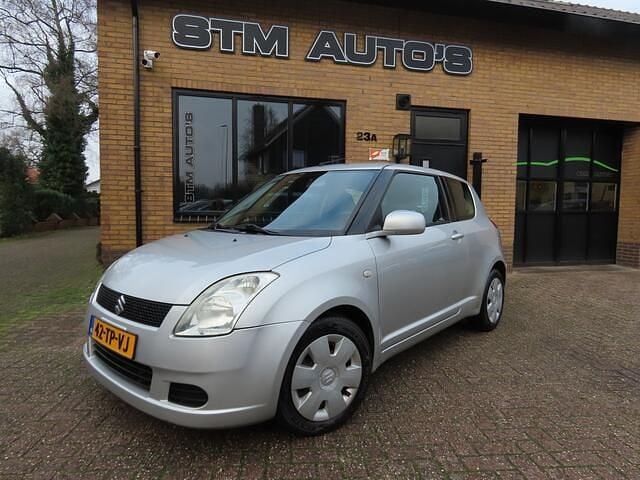 Grijs Occasion 2007 Suzuki Swift GLS Hatchback | € 1.995 (Eerlijke prijs) - Afbeelding 1/4
