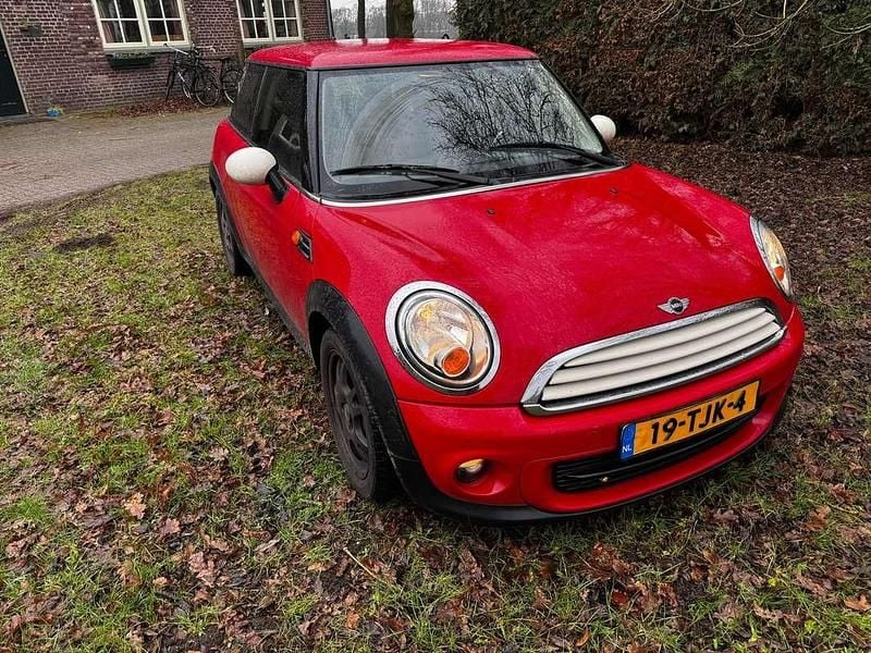 Rood Occasion 2012 Mini Cooper Hatchback | € 2.250 (Goede deal) - Afbeelding 1/4