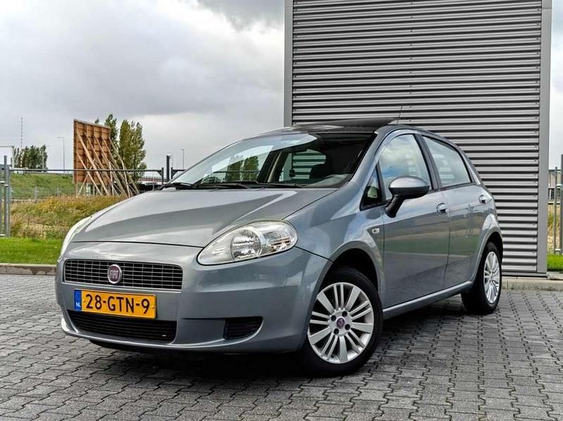 Grijs Gebruikt 2008 Fiat Punto Hatchback | € 2.450 (Eerlijke prijs) - Afbeelding 1/4