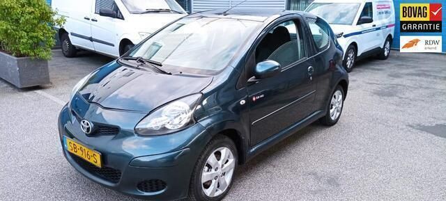 Groen Gebruikt 2011 Toyota Aygo Hatchback | € 1.299 (Goede deal) - Afbeelding 1/4