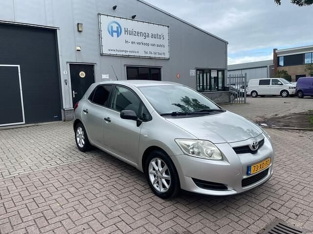 Grijs Gebruikt 2007 Toyota Auris Terra Hatchback | € 3.275 (Goede deal) - Afbeelding 1/4