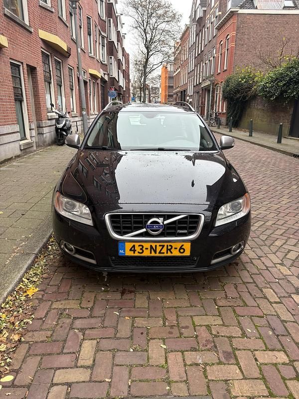 Zwart (metallic) Occasion 2011 Volvo V70 R-Design Stationwagen | € 10.400 (Duur) - Afbeelding 1/4