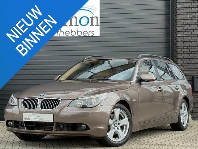 Bruin Gebruikt 2006 BMW 525 Executive Stationwagen | € 17.900 - Afbeelding 1/4