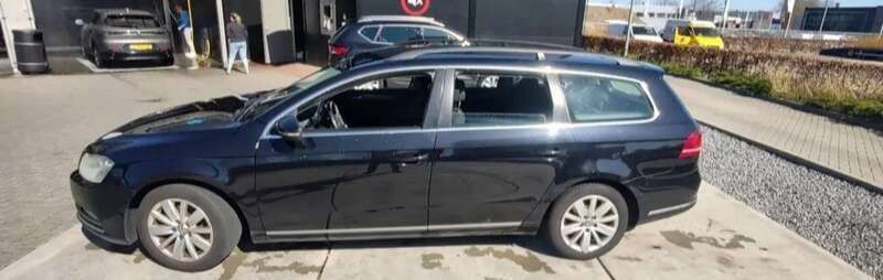 Zwart Gebruikt 2012 VW Passat Comfortline Stationwagen | € 2.500 (Goede deal) - Afbeelding 1/4