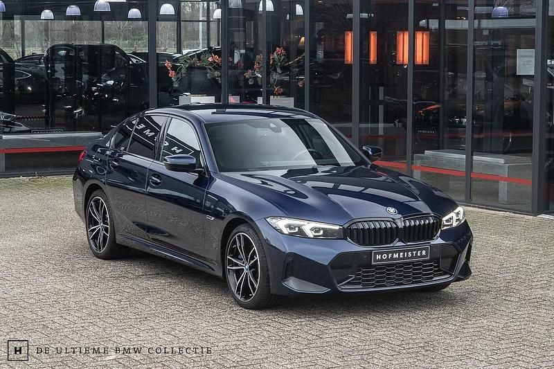 Blauw Occasion 2024 BMW 320e M Sport Sedan | € 39.950 (Goede deal) - Afbeelding 1/4