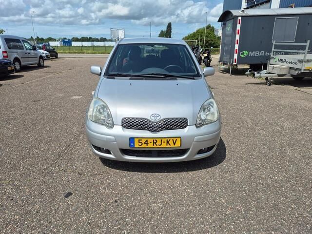 Occasion Toyota Yaris 87 PK (63 kW) 2005 Grijs Hatchback