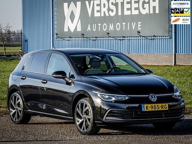 Zwart Occasion 2021 VW Golf VIII Style Hatchback | € 21.900 (Eerlijke prijs) - Afbeelding 1/4