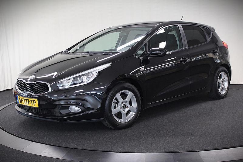 Zwart Gebruikt 2013 Kia Ceed Comfort Hatchback | € 6.900 (Iets duurder) - Afbeelding 1/4