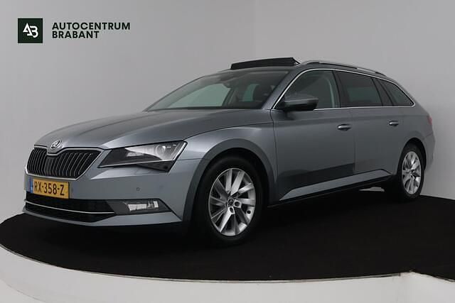 Grijs Occasion 2018 Skoda Superb Business Line Stationwagen | € 17.945 (Eerlijke prijs) - Afbeelding 1/4