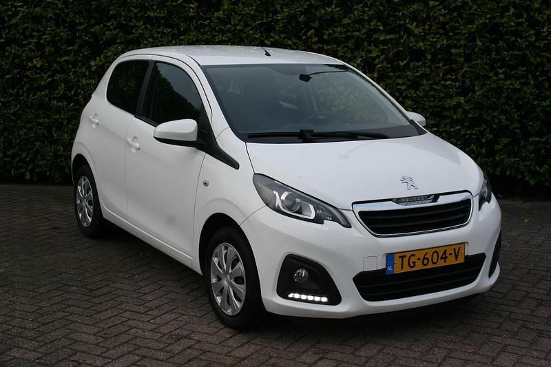 Wit Occasion 2018 Peugeot 108 Hatchback | € 9.250 (Eerlijke prijs) - Afbeelding 1/4