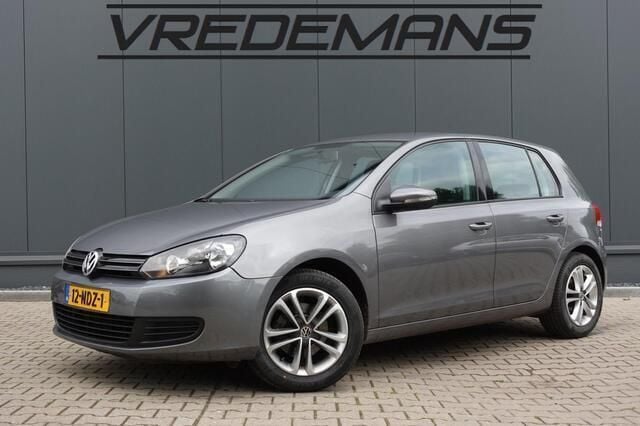 Grijs, metallic lak Gebruikt 2010 VW Golf VI Comfortline Hatchback | € 4.950 (Goede deal) - Afbeelding 1/4